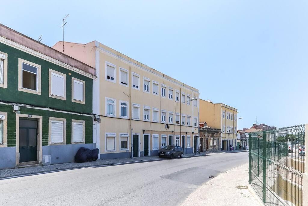 Vita Portucale ! Bright Campo Ourique W/ Terrace Lisabona Exterior foto